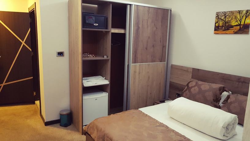 Imagen de la habitación del Waha Hotel. Foto 14