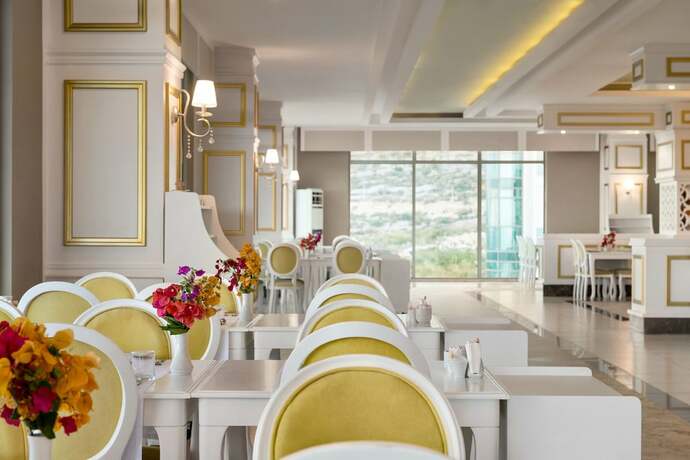 Imagen del bar/restaurante del Watercastle Suits. Foto 14