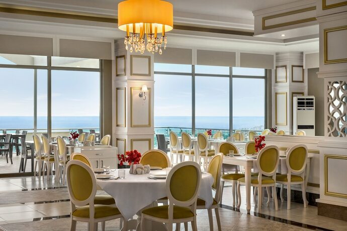 Imagen del bar/restaurante del Watercastle Suits. Foto 15