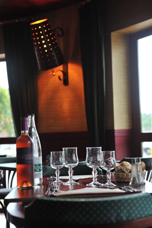 Imagen del bar/restaurante del Welcomotel Beauvais Aéroport. Foto 7