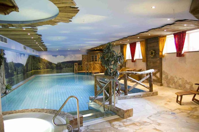 Imagen de la piscina del Wellnesshotel B&uuml;rgerstuben, Willingen. Foto 20