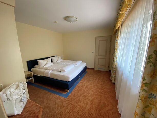 Imagen de la habitación del Wellnesshotel Rothfuss mit Spa und 2 Schwimmb&auml;dern. Foto 11