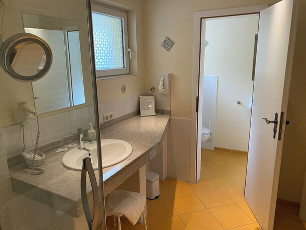 Imagen de la habitación del Wellnesshotel Rothfuss mit Spa und 2 Schwimmb&auml;dern. Foto 15