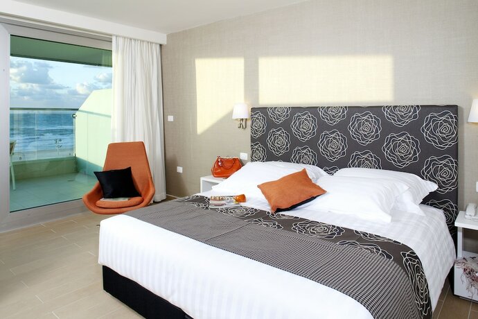 Imagen de la habitación del West All Suite Boutique Ashdod. Foto 14