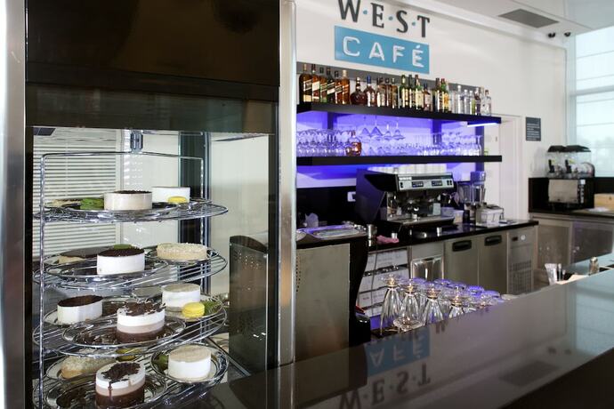 Imagen de los interiores del West All Suite Boutique Ashdod. Foto 23