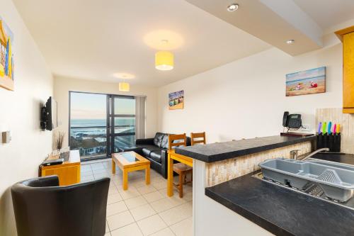 Imagen de la habitación del West Beach - Holiday Apartments. Foto 6