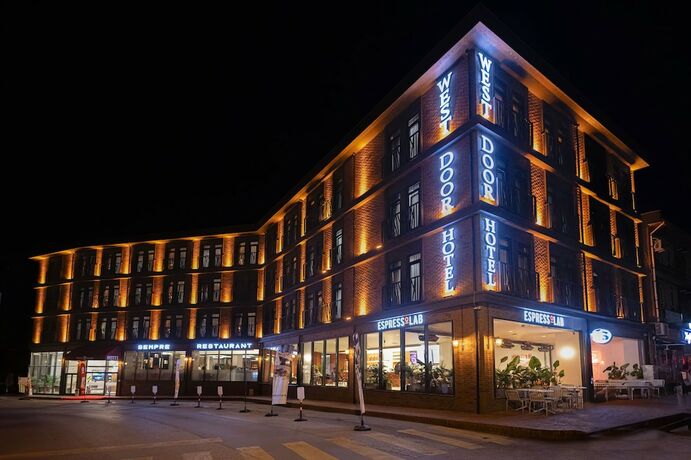 Imagen general del West Door Hotel. Foto 1