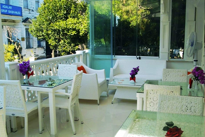 Imagen del bar/restaurante del White Palace Otel. Foto 5