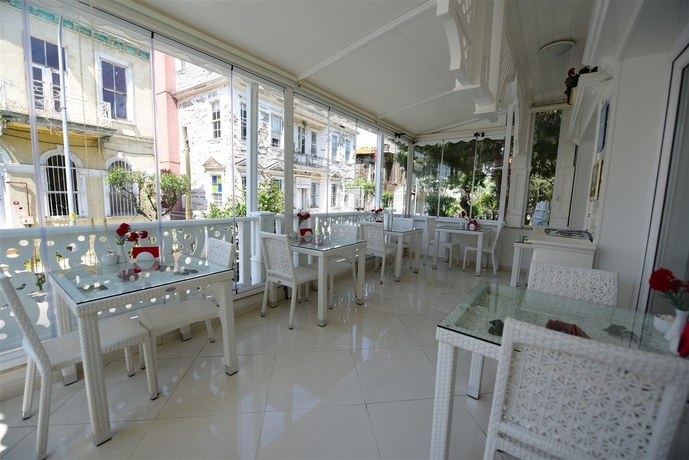 Imagen del bar/restaurante del White Palace Otel. Foto 8