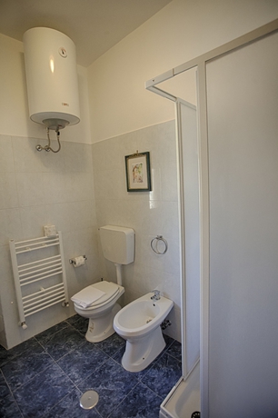 Imagen de la habitación del White Vatican. Foto 2