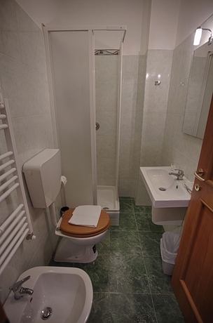 Imagen de la habitación del White Vatican. Foto 3