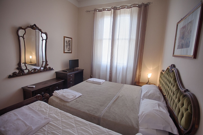 Imagen de la habitación del White Vatican. Foto 4