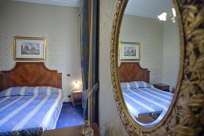 Imagen de la habitación del White Vatican. Foto 7