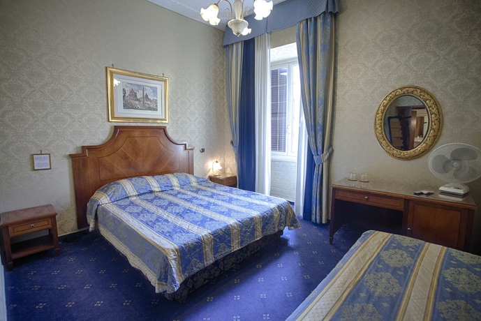 Imagen de la habitación del White Vatican. Foto 8