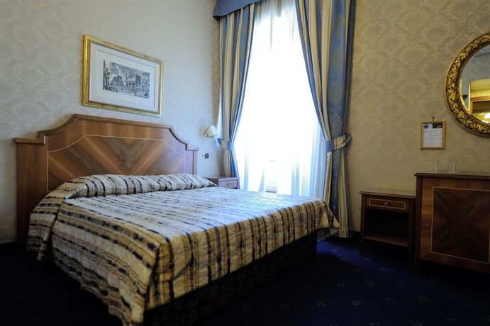 Imagen de la habitación del White Vatican. Foto 9