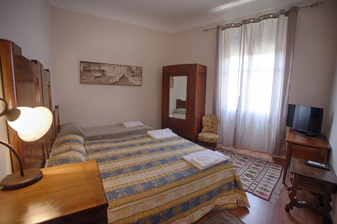 Imagen de la habitación del White Vatican. Foto 11