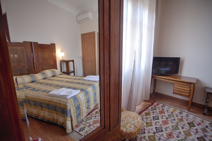 Imagen de la habitación del White Vatican. Foto 12