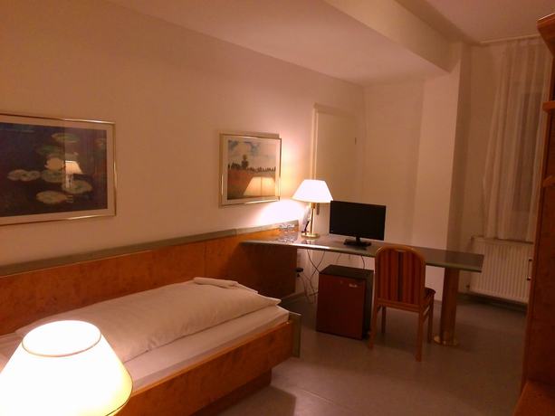 Imagen de la habitación del Willy Hotel Frankfurt. Foto 5