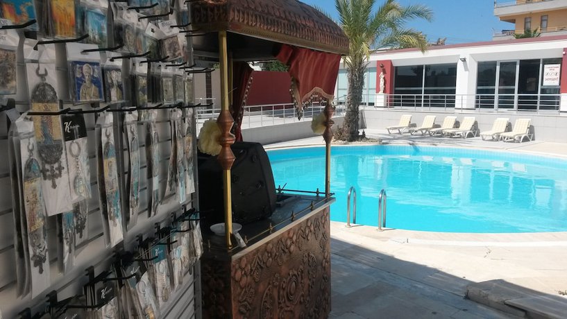 Imagen de la piscina del Winecity Hotel, DEMRE. Foto 19