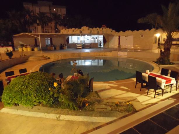 Imagen de la piscina del Winecity Hotel, DEMRE. Foto 20