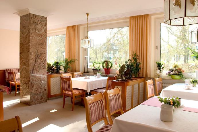 Imagen del bar/restaurante del Wohlf&uuml;hlhotel Am Rosengarten Garni. Foto 4
