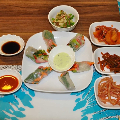 Imagen del bar/restaurante del Work and Home Hotel Suites. Foto 4