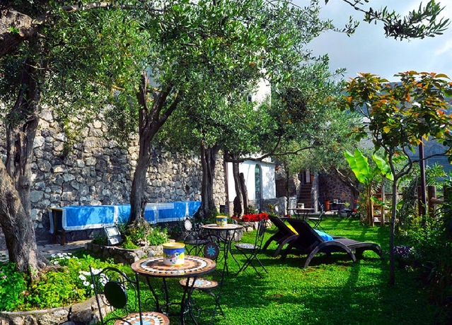 Imagen de los exteriores del World Center. Foto 12