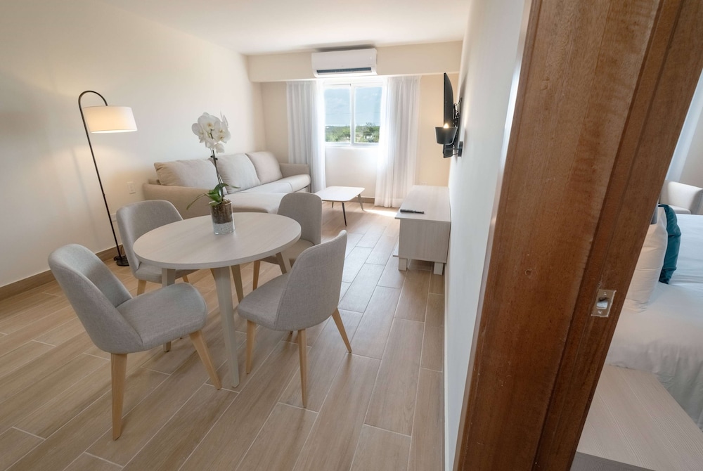 Imagen de la habitación del Wyndham Garden El Morro Montecristi. Foto 2