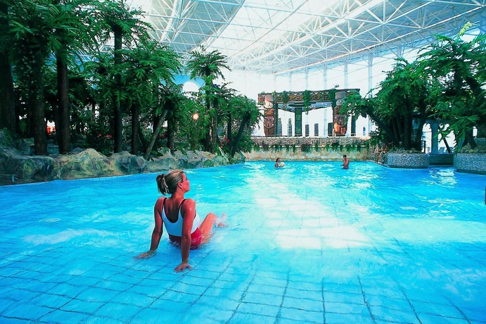 Imagen de la piscina del Wyndham Stralsund Hansedom (ex Radisson Blu). Foto 18