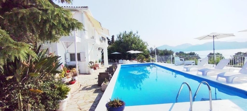 Imagen de la piscina del Xenia and Antonis. Foto 4