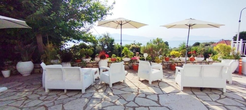 Imagen de los exteriores del Xenia and Antonis. Foto 1