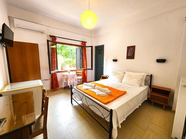 Imagen de la habitación del YALLA HOTEL CHOREFTO. Foto 13