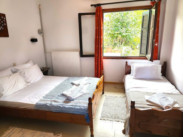 Imagen de la habitación del YALLA HOTEL CHOREFTO. Foto 14