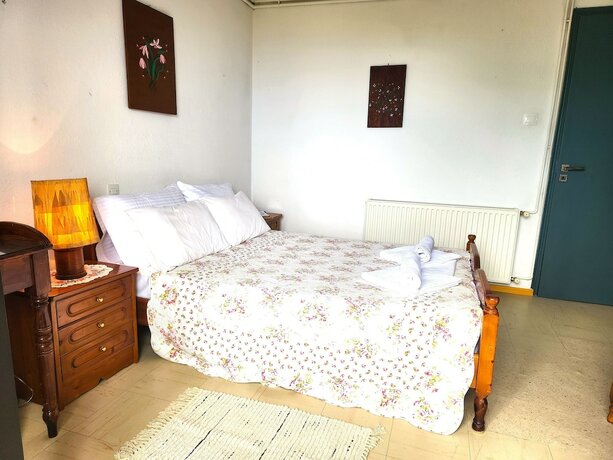 Imagen de la habitación del YALLA HOTEL CHOREFTO. Foto 16