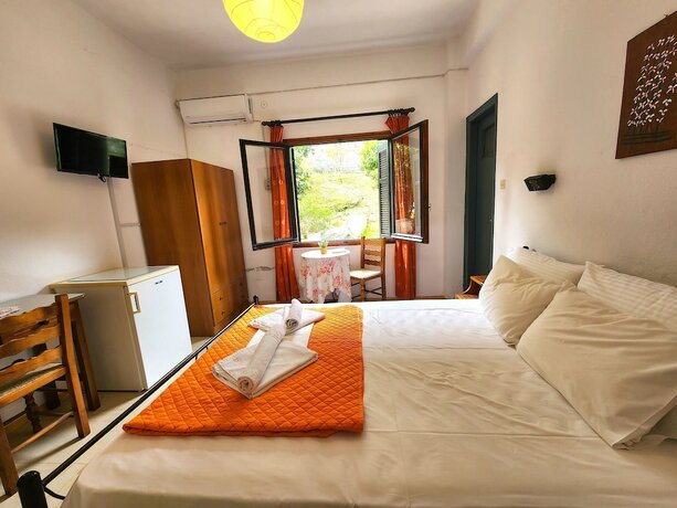 Imagen de la habitación del YALLA HOTEL CHOREFTO. Foto 17