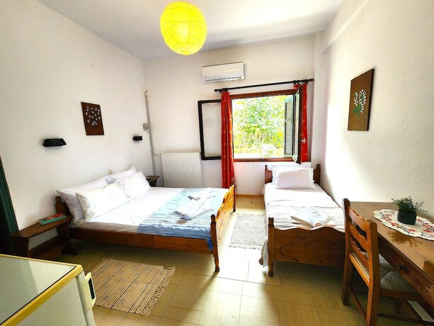 Imagen de la habitación del YALLA HOTEL CHOREFTO. Foto 18