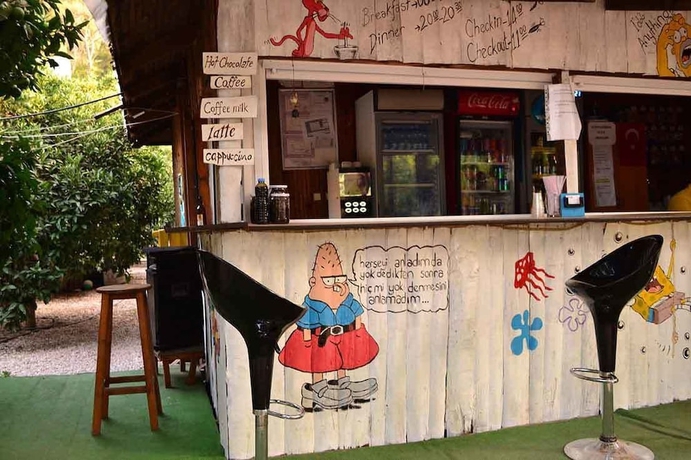 Imagen del bar/restaurante del Yakamoz Pansiyon. Foto 5