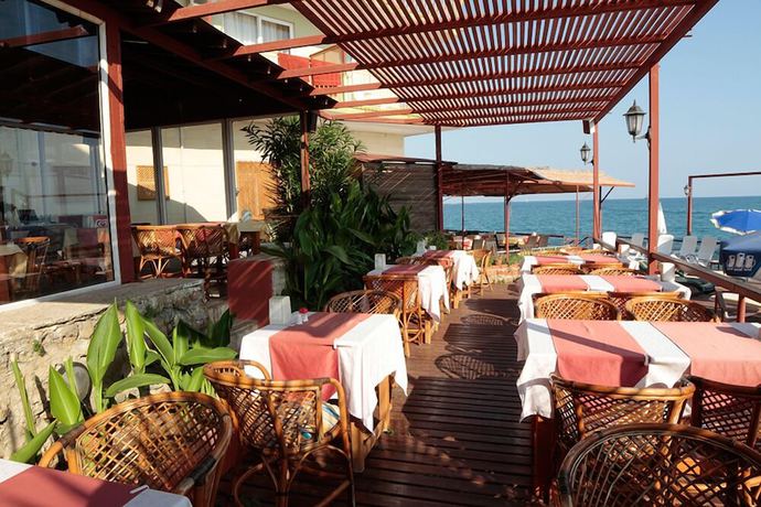 Imagen del bar/restaurante del Yali Hotel. Foto 3