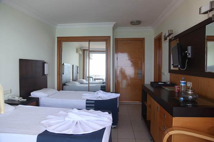 Imagen de la habitación del Yali Hotel. Foto 11