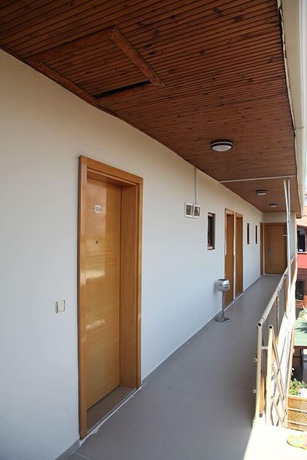 Imagen de los interiores del Yali Hotel. Foto 18