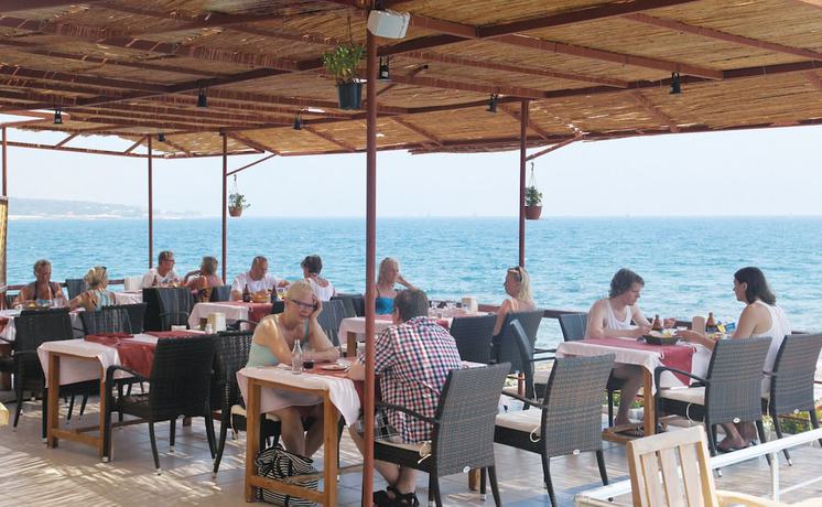 Imagen del bar/restaurante del Yali Hotel. Foto 4