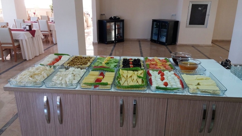 Imagen del bar/restaurante del Yalnizcam Oteli. Foto 3