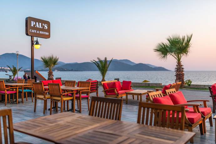 Imagen del bar/restaurante del Yasemin Hotel. Foto 3