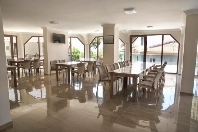 Imagen del bar/restaurante del Yasemin Hotel, Menderes. Foto 1