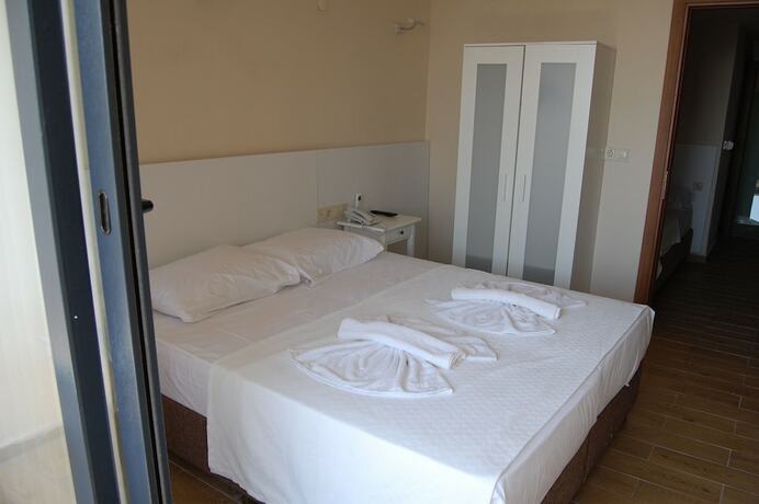 Imagen de la habitación del Yat Otel. Foto 15