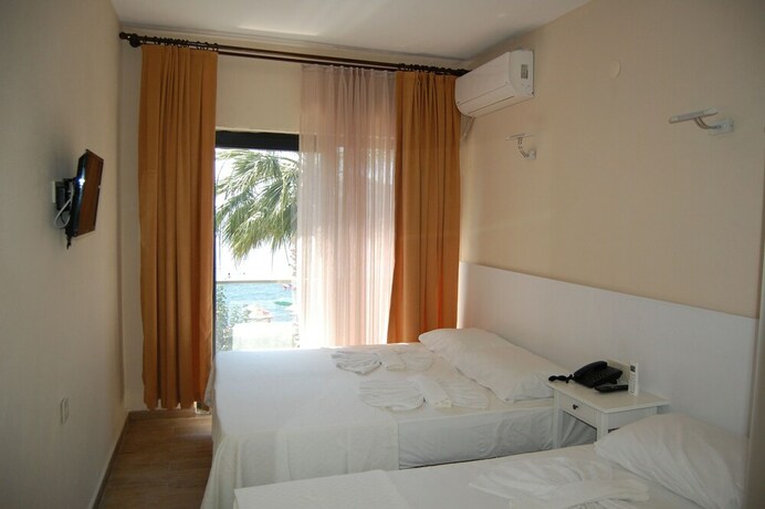 Imagen de la habitación del Yat Otel. Foto 19