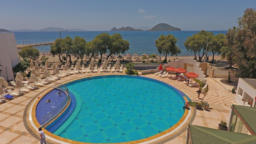Imagen de la piscina del Yelken Mandalinci Spa and Wellness Hotel - All Inclusive. Foto 16