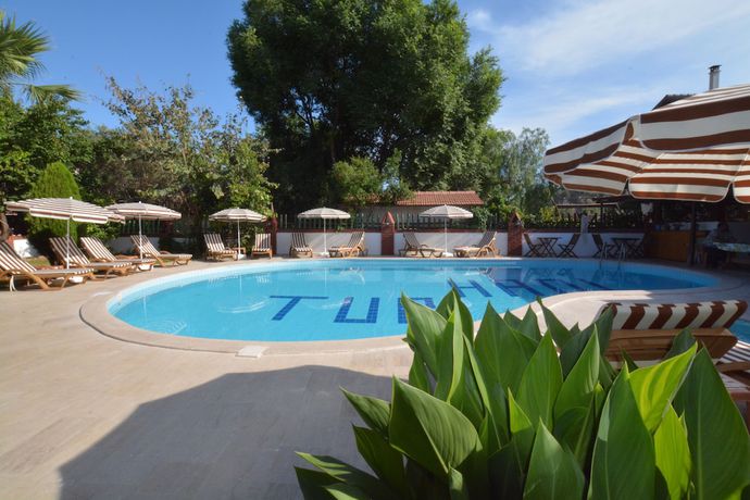 Imagen de la piscina del Yeni Doga Hotel. Foto 17