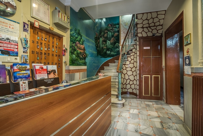 Imagen de los interiores del Yeni Hotel. Foto 16