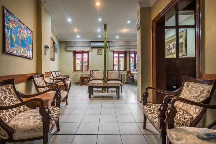 Imagen de los interiores del Yeni Hotel. Foto 19